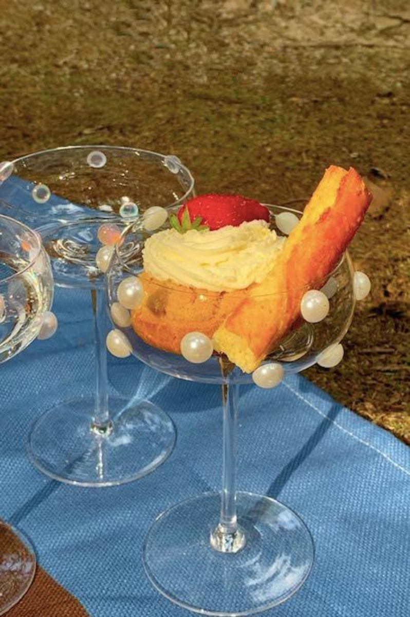 Mouth Blown Elegant Pearl Wine Glass